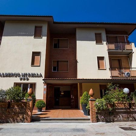 Hotel Mirella カスティリオーネ・デッラ・ペスカーイア エクステリア 写真
