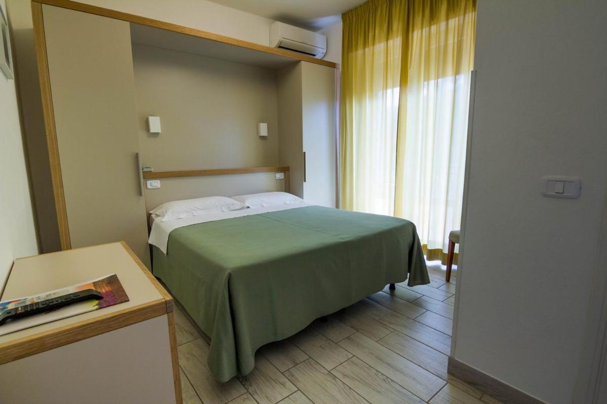 Hotel Mirella カスティリオーネ・デッラ・ペスカーイア 部屋 写真