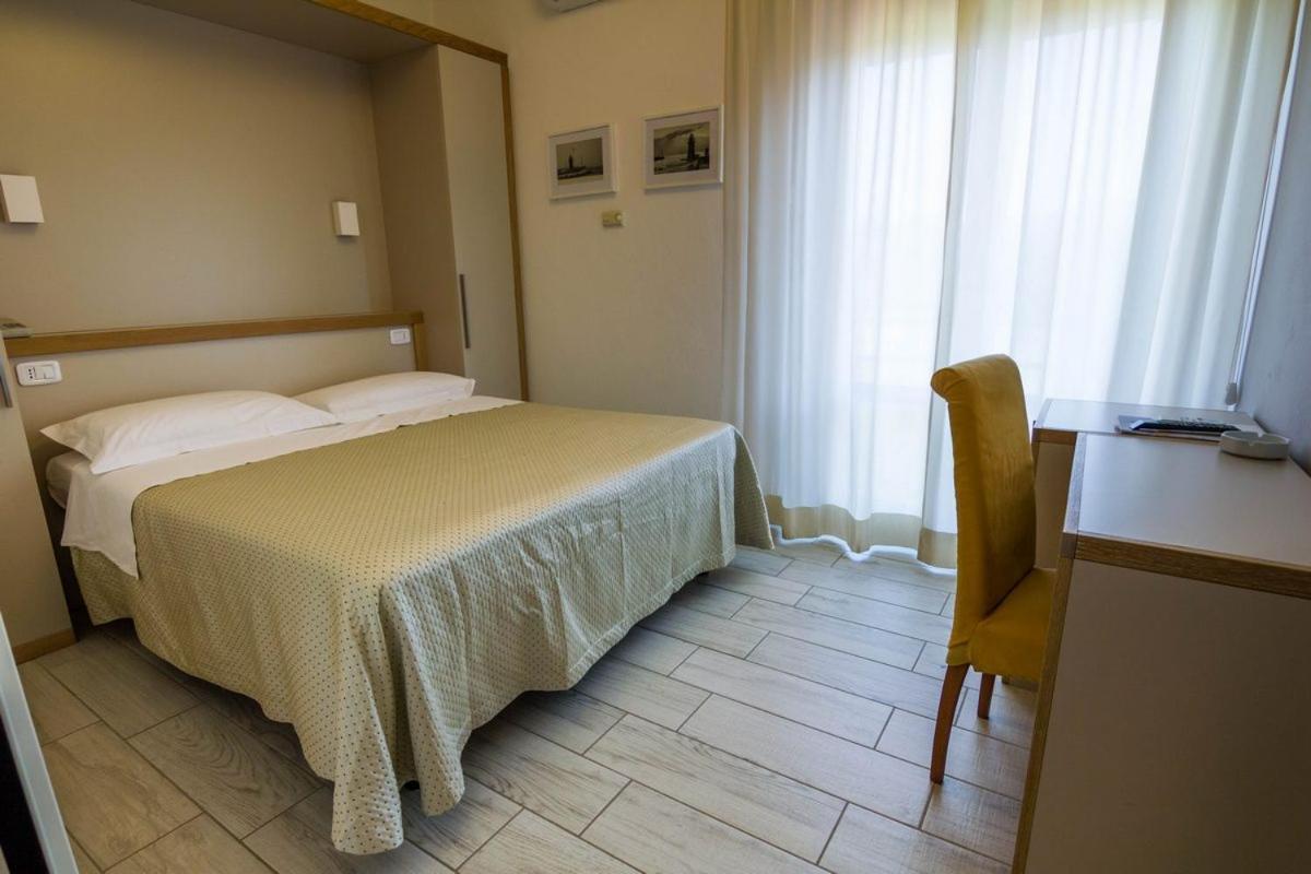 Hotel Mirella カスティリオーネ・デッラ・ペスカーイア 部屋 写真