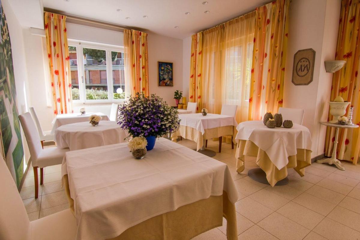 Hotel Mirella カスティリオーネ・デッラ・ペスカーイア エクステリア 写真