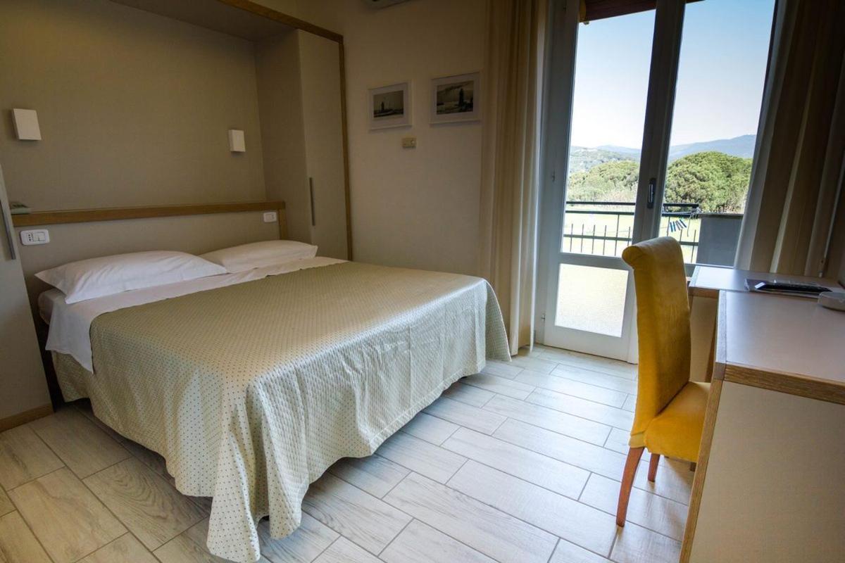 Hotel Mirella カスティリオーネ・デッラ・ペスカーイア エクステリア 写真